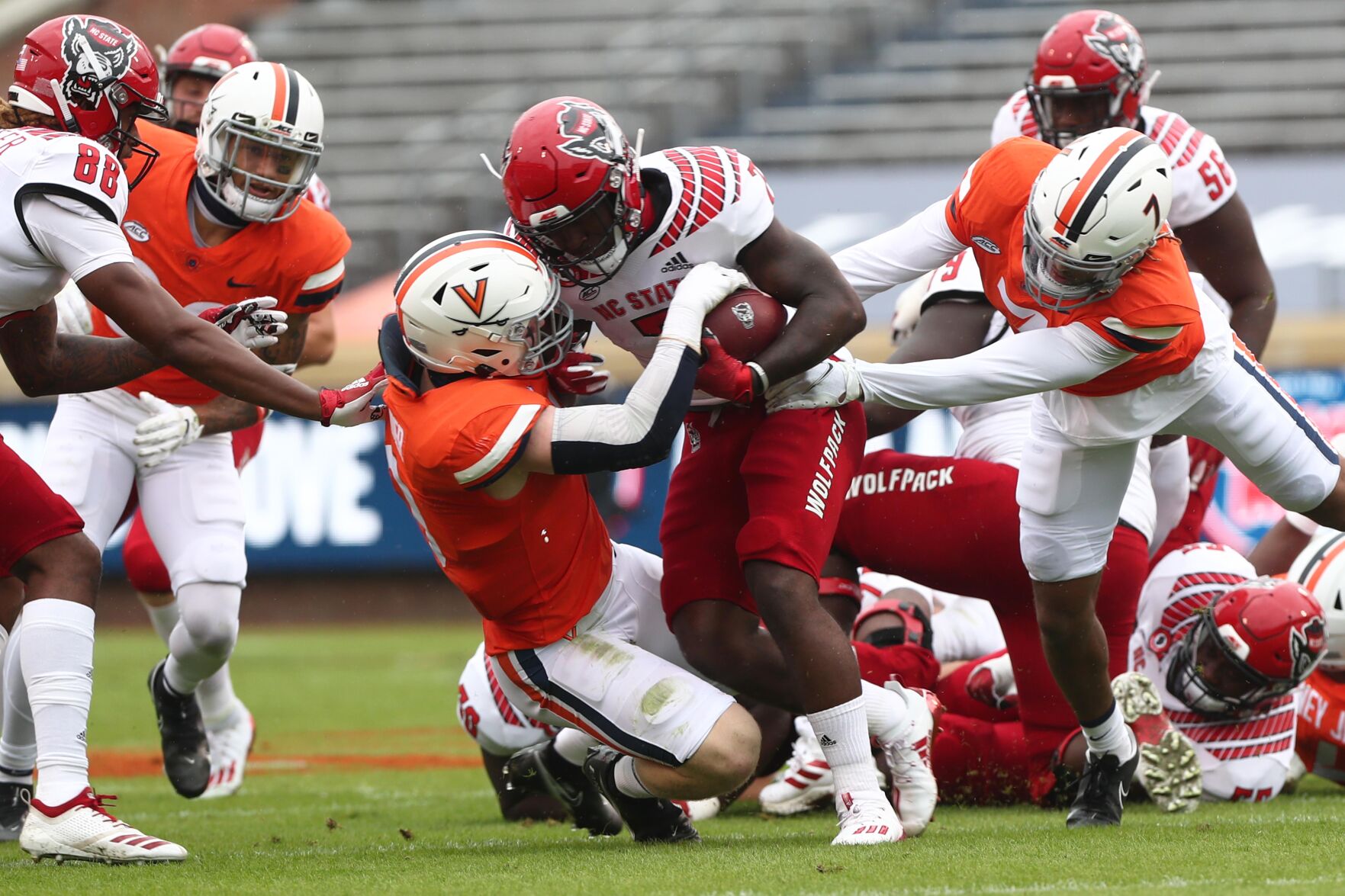 101020-ncstate-uvafootball115.JPG